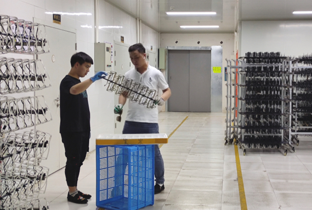 ການທົດສອບຄຸນນະພາບແວ່ນຕາ